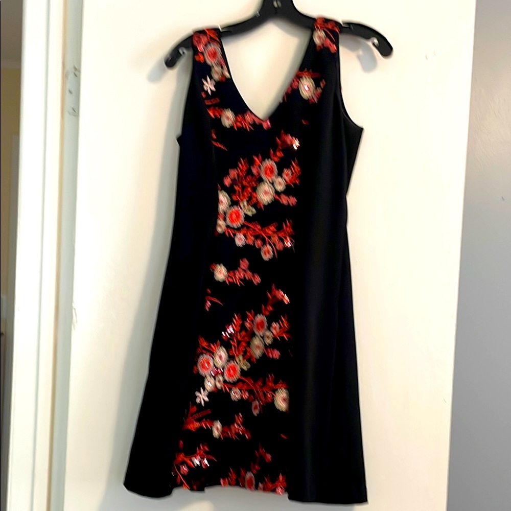 Badgley Mischka Black and Red Sleeveless V-Neck Mini Dress